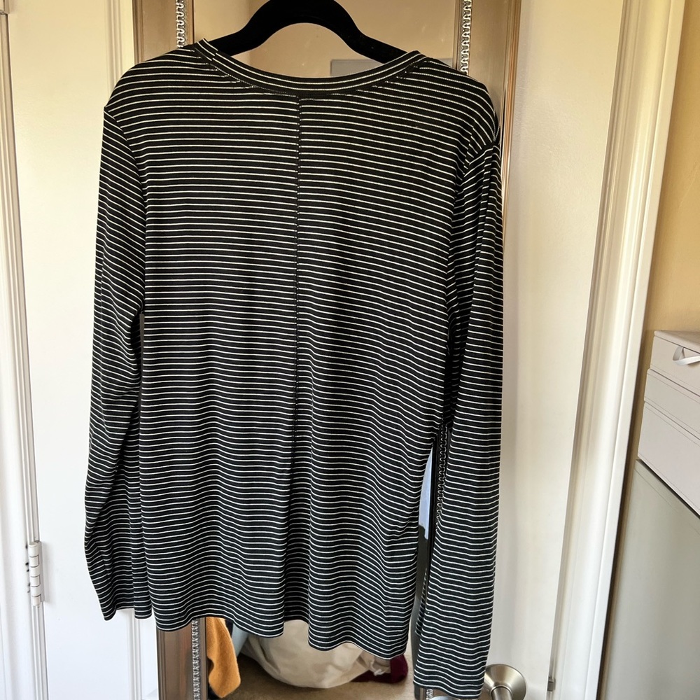 Universal Thread Layering Top - Picture 3 of 3